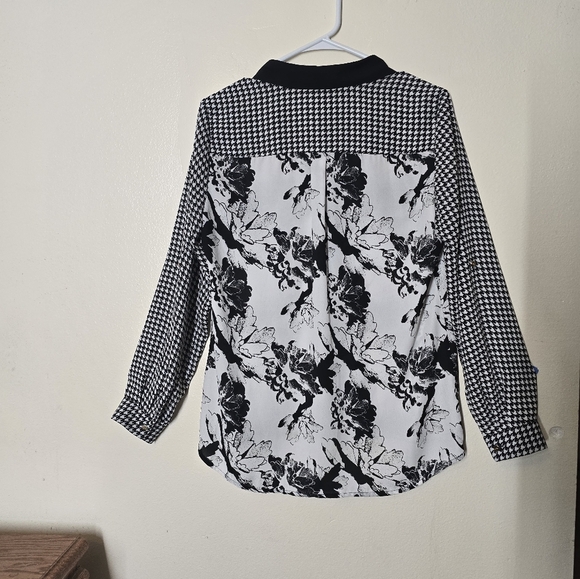 Alfani Black and White Floral Blouse - Picture 3 of 3